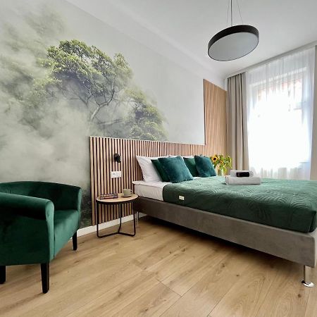 Luna Apartments Еленя-Гура Экстерьер фото