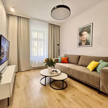 Luna Apartments Еленя-Гура Экстерьер фото