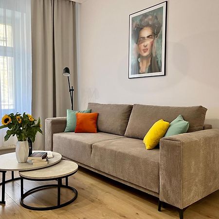 Luna Apartments Еленя-Гура Экстерьер фото