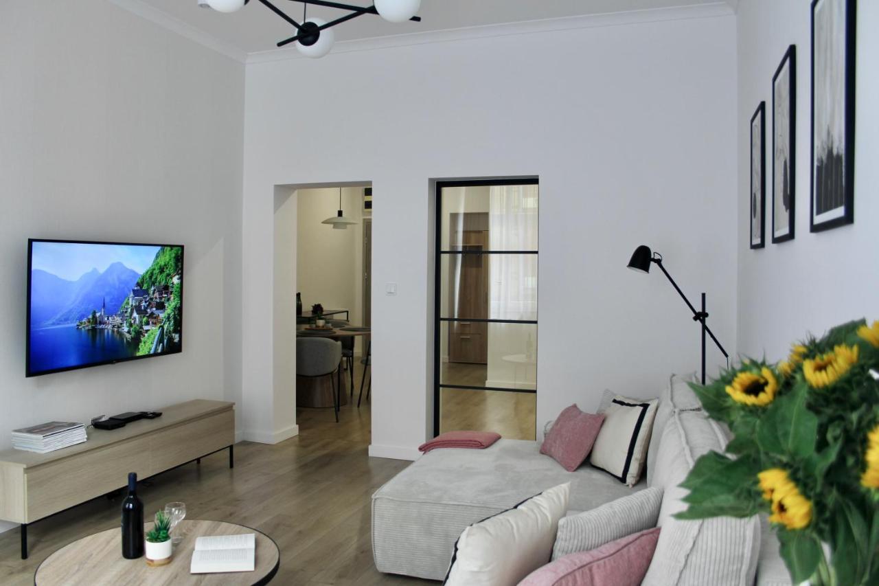 Luna Apartments Еленя-Гура Экстерьер фото