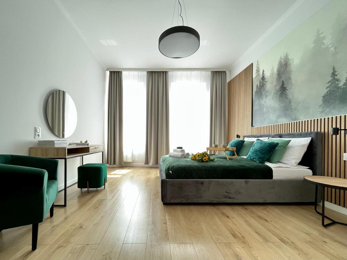 Luna Apartments Еленя-Гура Экстерьер фото