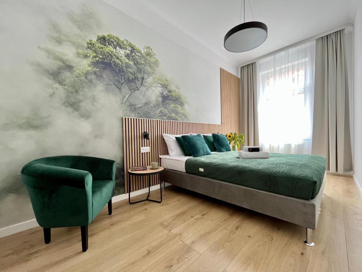 Luna Apartments Еленя-Гура Экстерьер фото