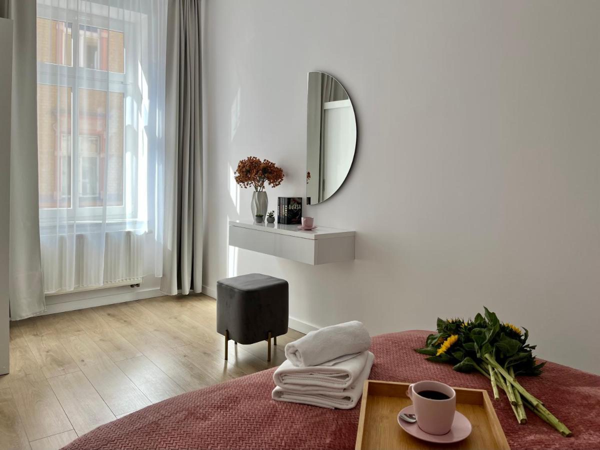 Luna Apartments Еленя-Гура Экстерьер фото