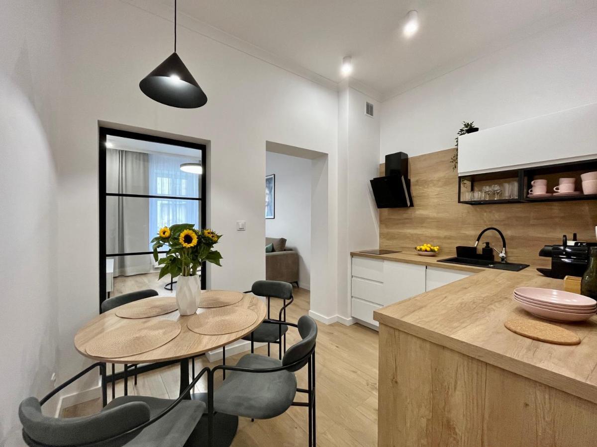 Luna Apartments Еленя-Гура Экстерьер фото