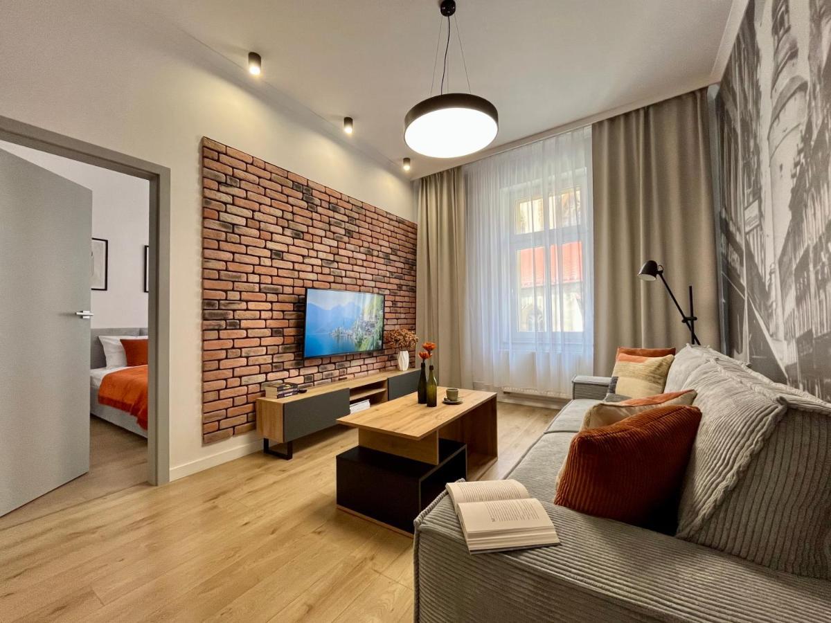 Luna Apartments Еленя-Гура Экстерьер фото
