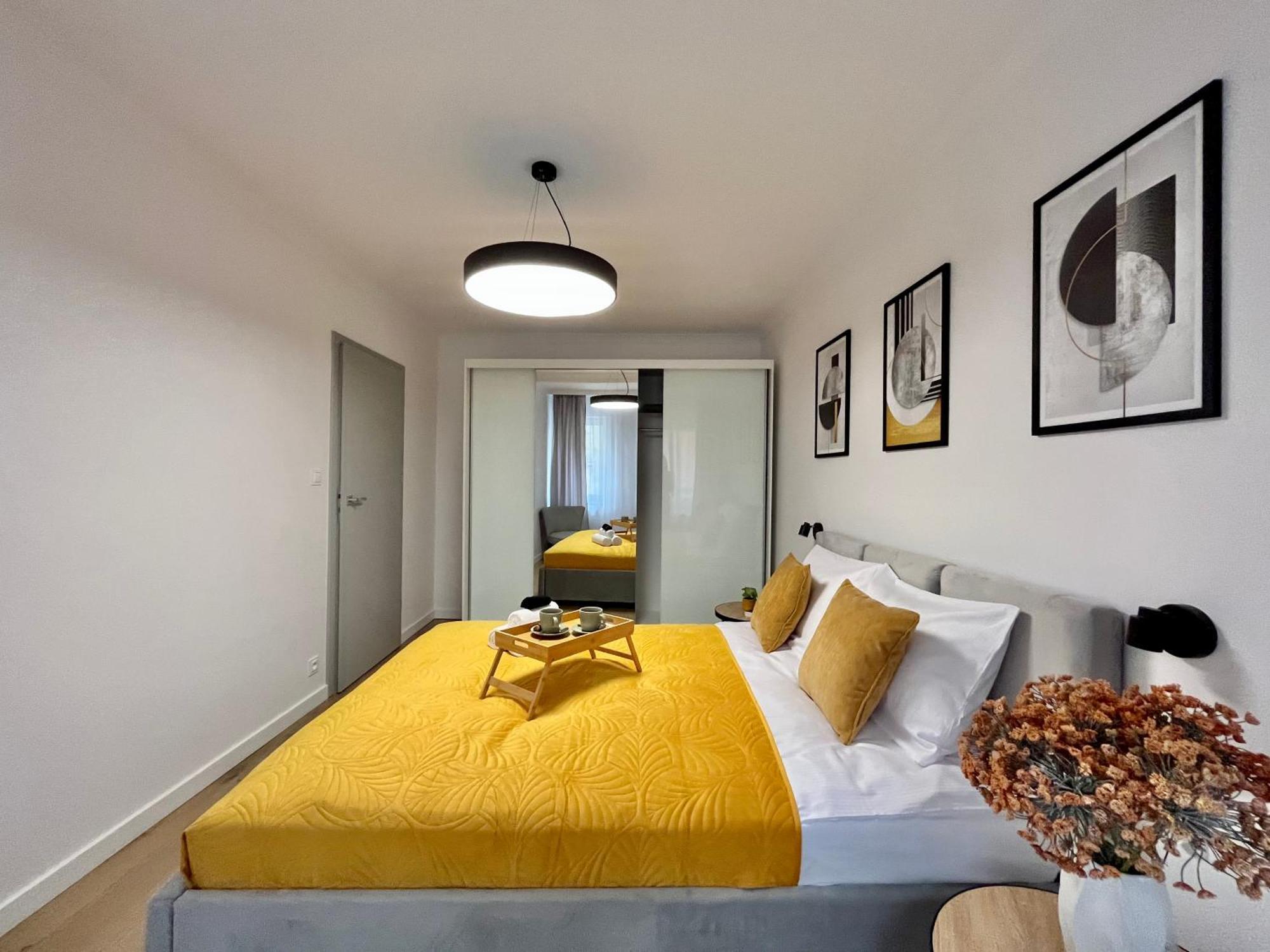 Luna Apartments Еленя-Гура Экстерьер фото