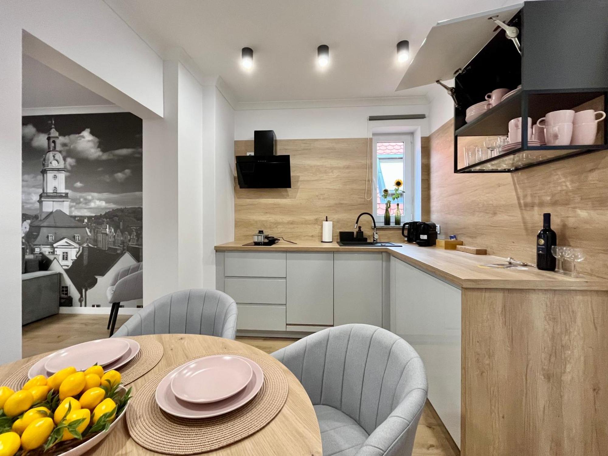 Luna Apartments Еленя-Гура Экстерьер фото
